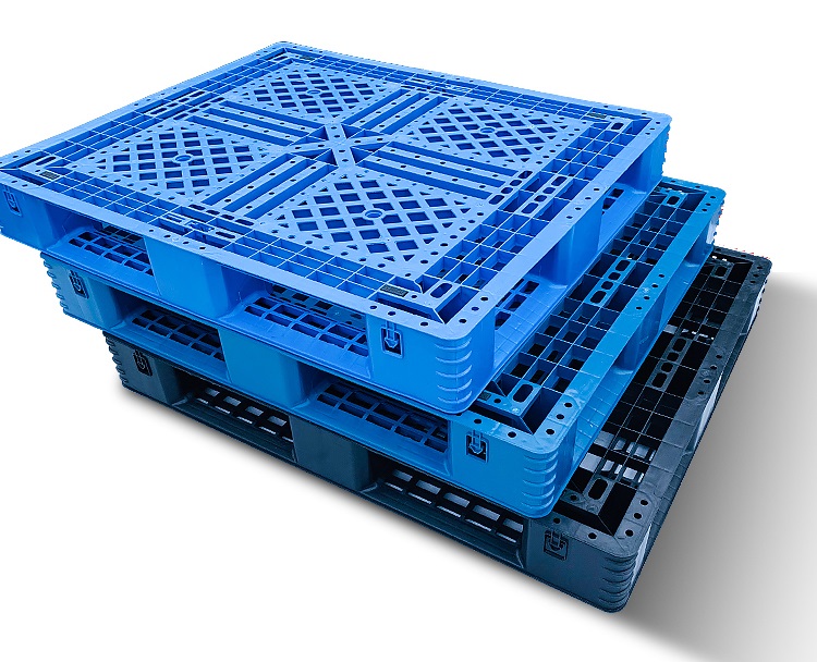 Plastic Crates vs. Wooden Pallets: Which Is Right for Your Needs?​